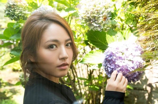 【熟女のおっぱい】グラビアアイドル・磯山さやか(33)の下着画像まとめ