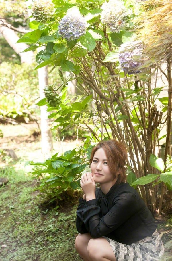 【熟女のおっぱい】グラビアアイドル・磯山さやか(33)の下着画像まとめ