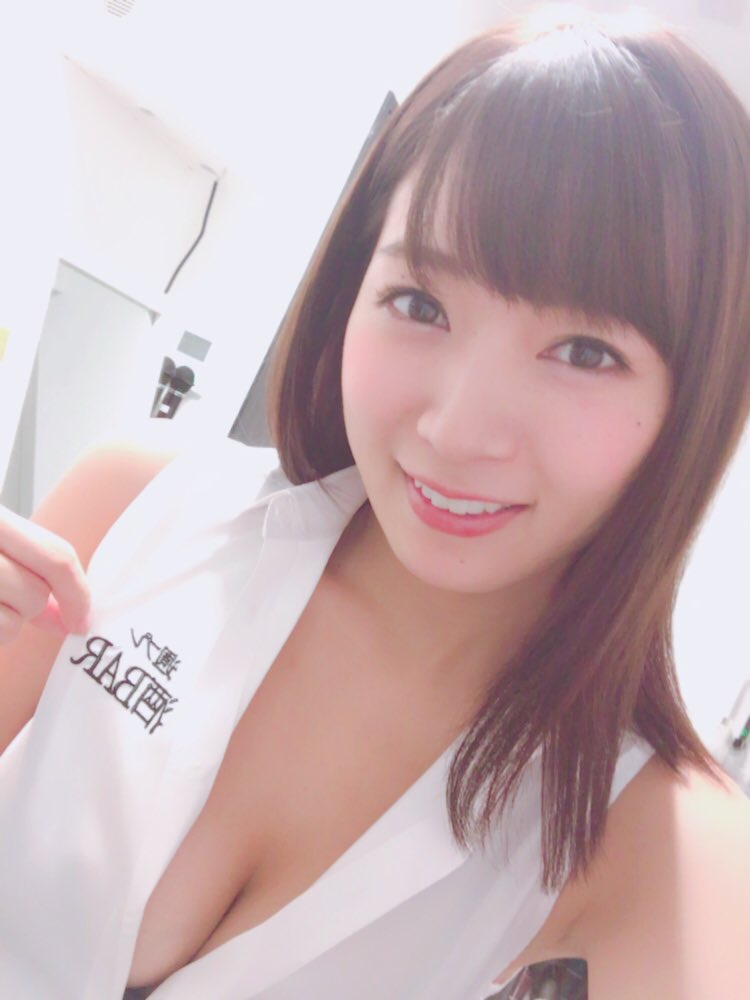 【Dカップ】女優・階戸瑠李(28)の自撮り&オフショット水着画像 Part４
