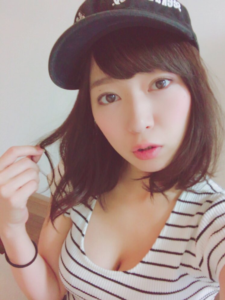 【Dカップ】女優・階戸瑠李(28)の自撮り&オフショット水着画像 Part４