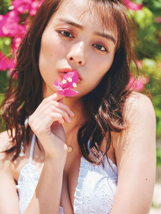 【セクシー三昧】モデル・内田理央(26)の週刊誌水着画像