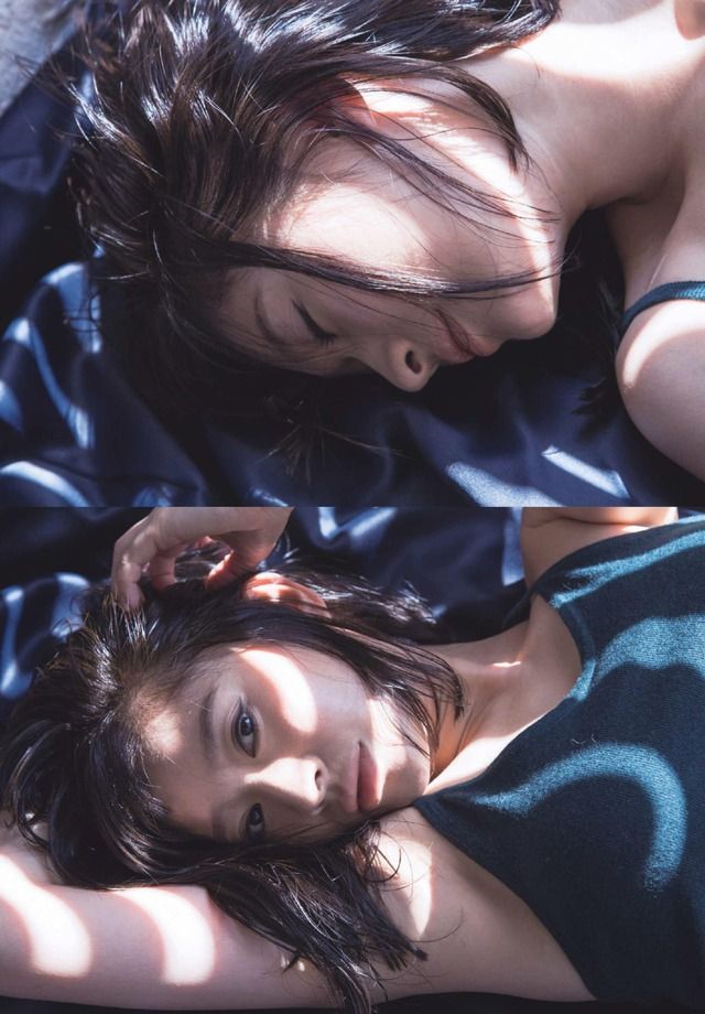 【Cカップ】女優・篠原涼子(44)の週刊誌グラビア画像