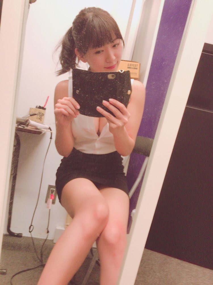 【Dカップ】女優・階戸瑠李(29)の自撮り&オフショット水着画像 Part５