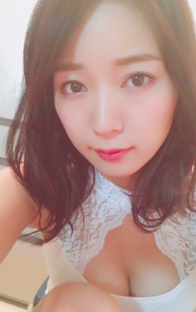 【Dカップ】女優・階戸瑠李(29)の自撮り&オフショット水着画像 Part５