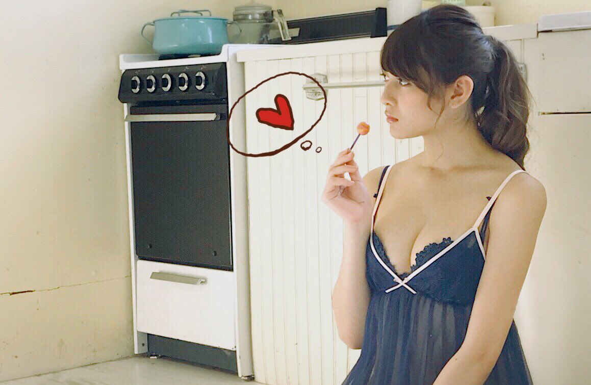 【Gカップ】モデル・アンジェラ芽衣(20)の自撮り&オフショット水着画像 Part１