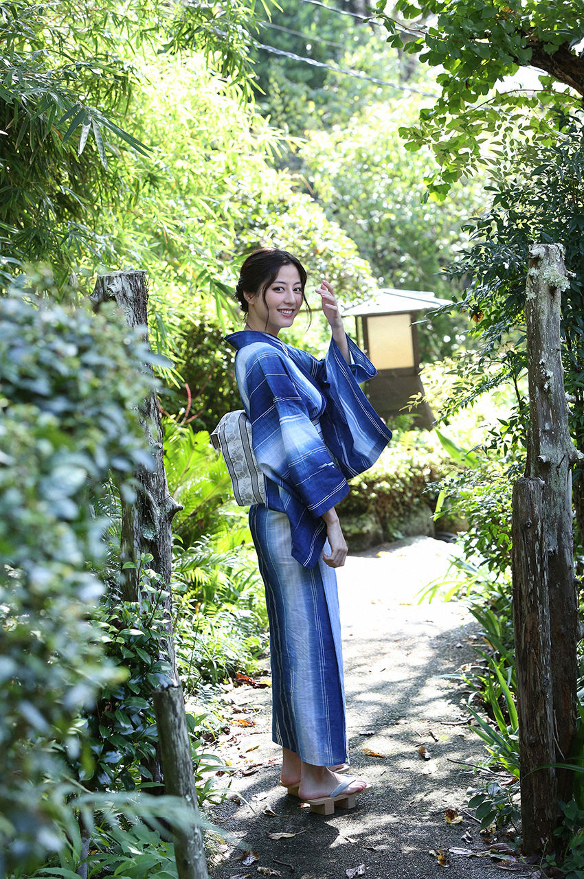【一緒に入浴したい】モデル・杉本有美(28)のセミヌード画像まとめ