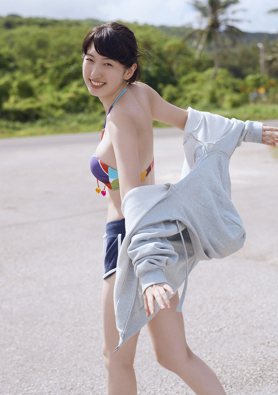 【巨乳】女優・日比美思(19)の水着画像まとめ