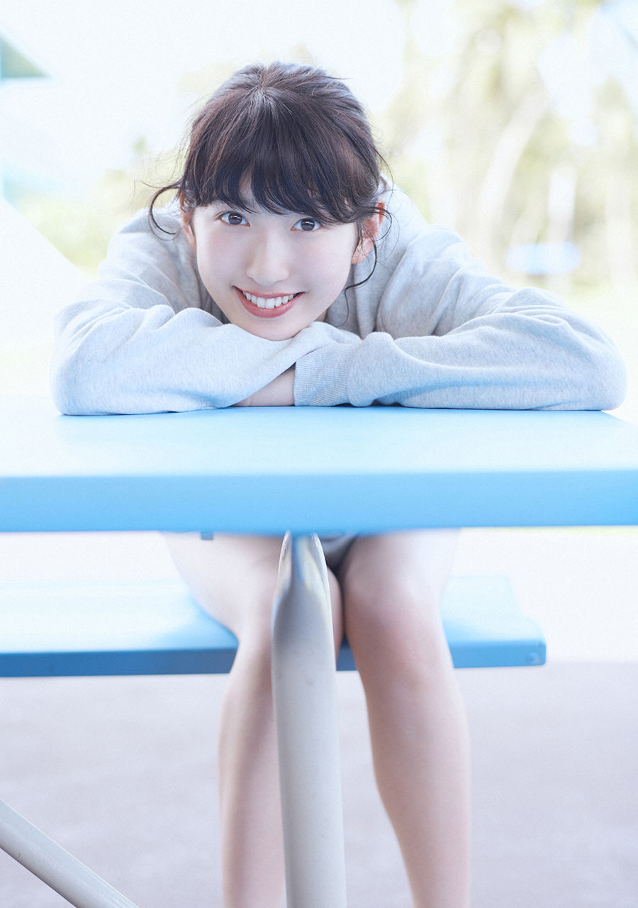 【巨乳】女優・日比美思(19)の水着画像まとめ