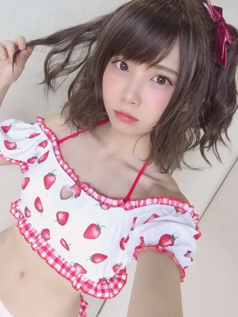 【Eカップ】コスプレイヤー・えなこ(24)の自撮りコスプレ水着画像 Part５