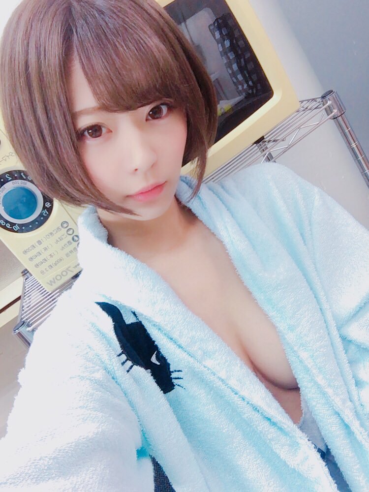 【Dカップ】グラビアアイドル・小日向結衣(24)の自撮り&オフショット水着画像 Part５