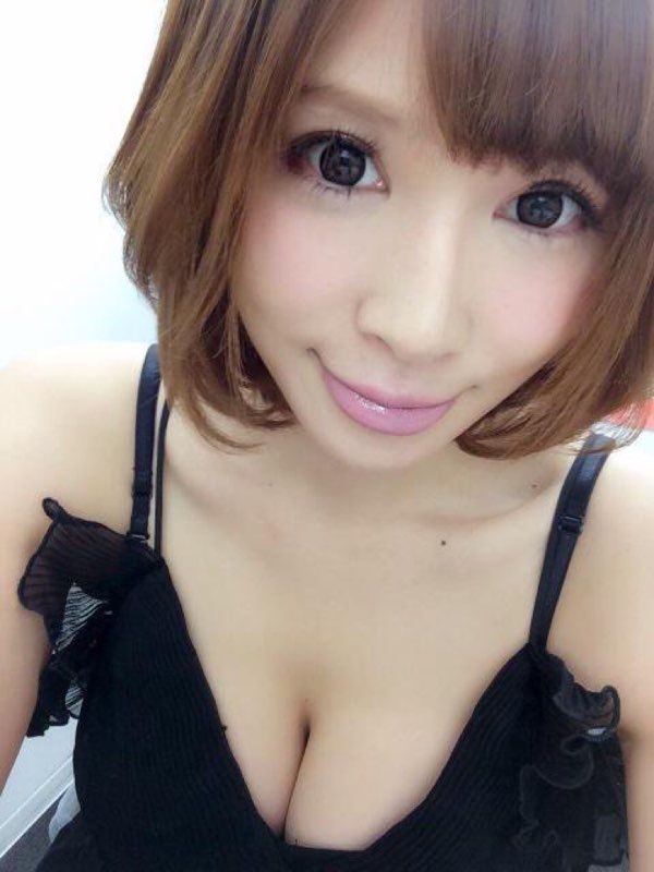 【Iカップ】グラビアアイドル・手島優(36)の自撮り&オフショット画像 Part１