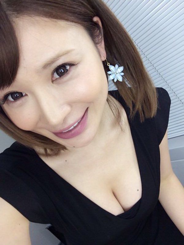 【Iカップ】グラビアアイドル・手島優(36)の自撮り&オフショット画像 Part１