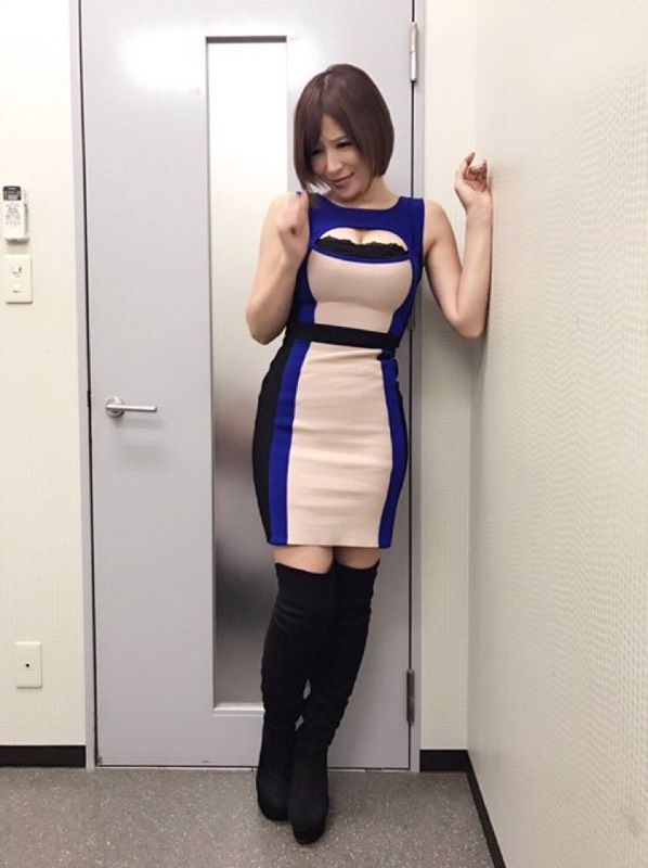 【Iカップ】グラビアアイドル・手島優(36)の自撮り&オフショット画像 Part１