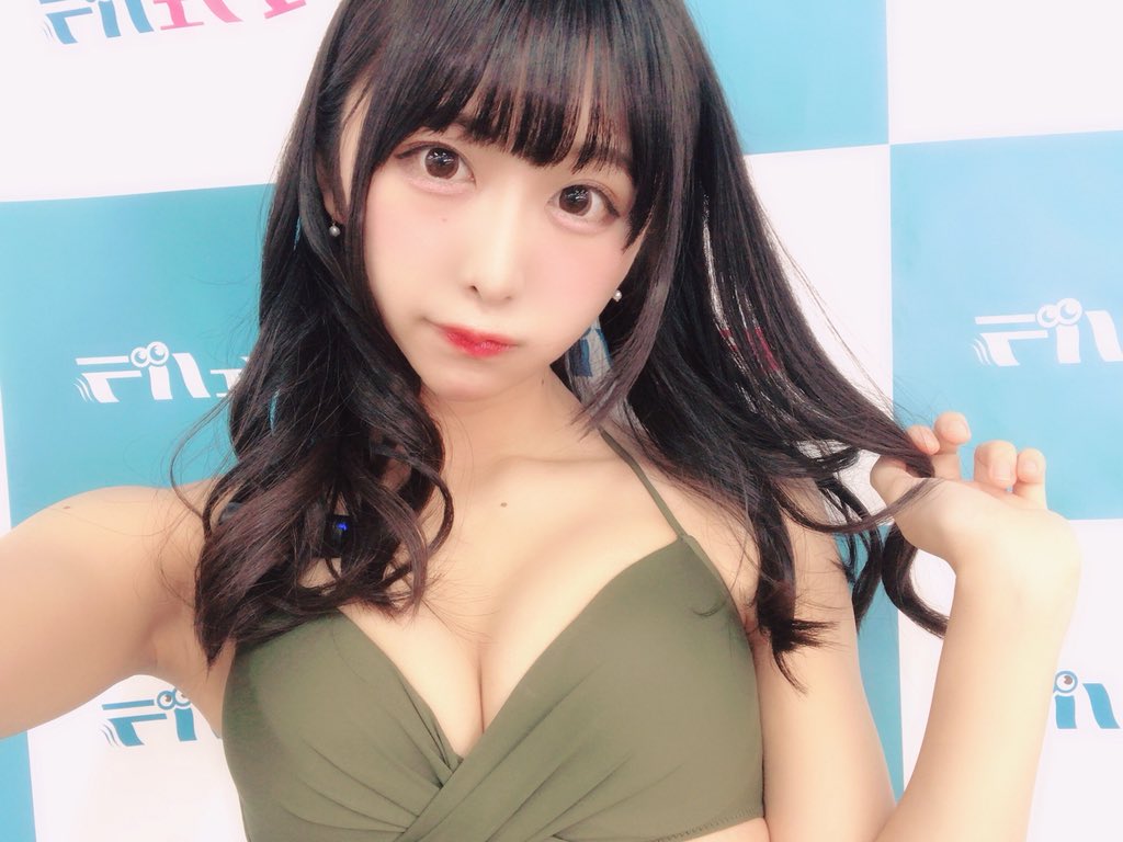 【推定Dカップ】モデル・真島なおみ(20)の自撮り&オフショット水着画像 Part２