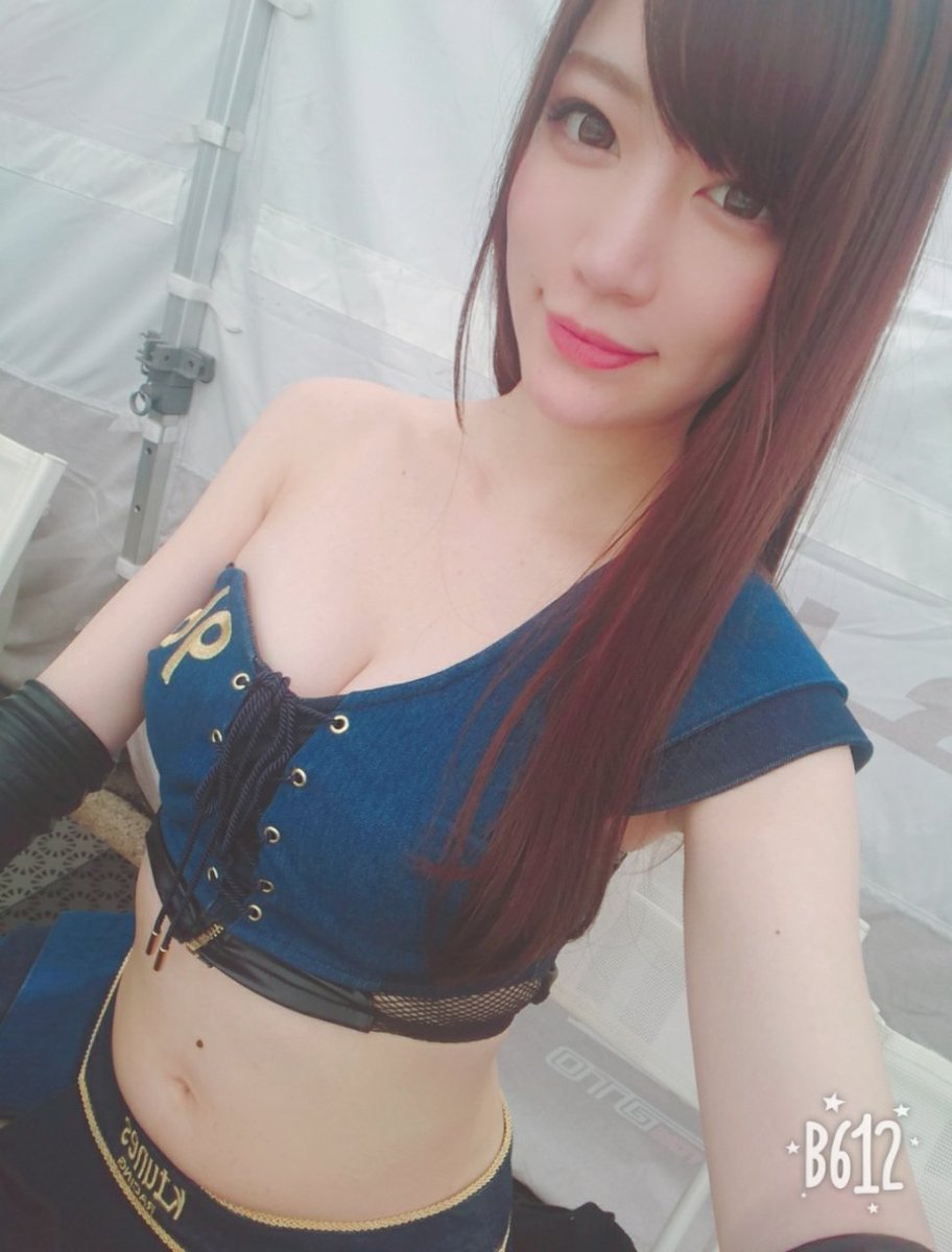 【巨乳】レースクイーン・小嶋みやび(25)の自撮り水着画像 Part１