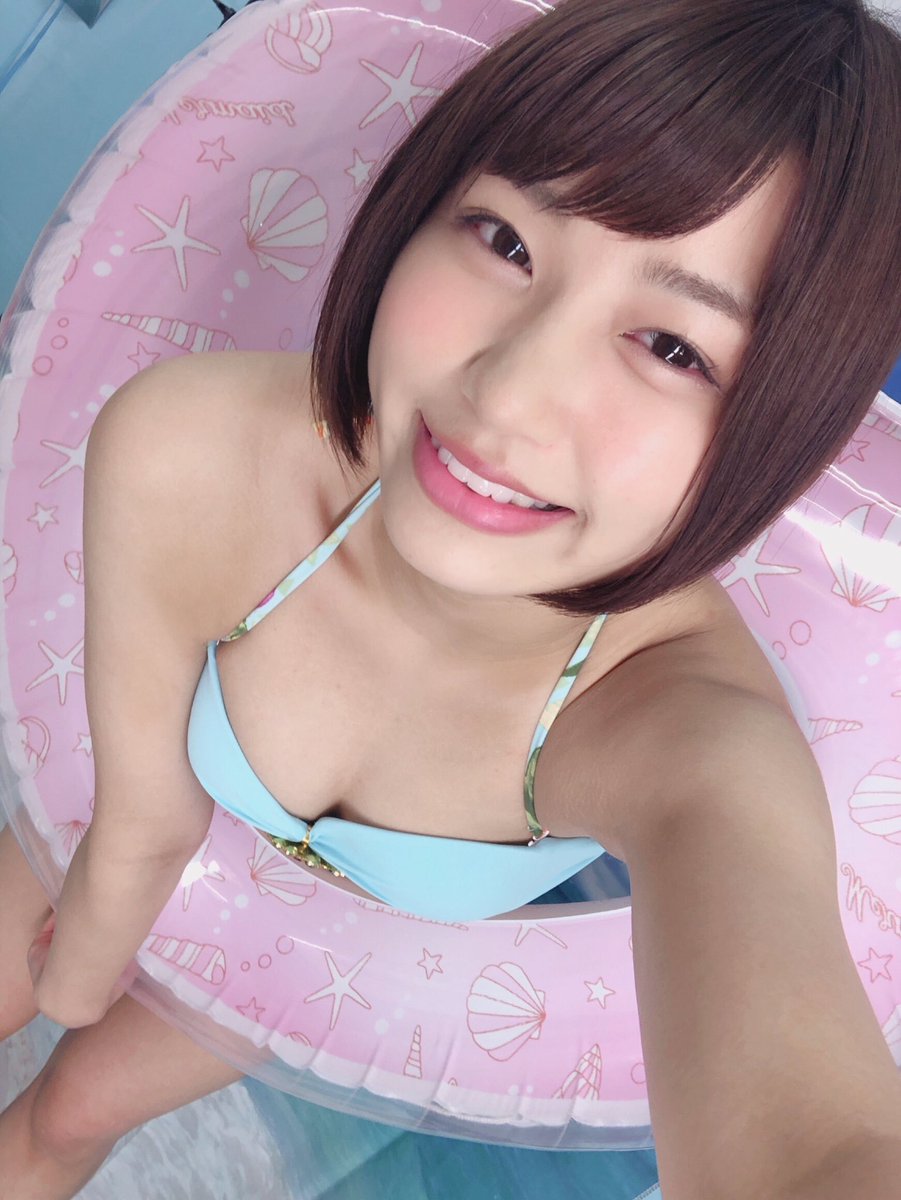 【Eカップ】AV女優・唯井まひろ(18)の自撮り&オフショット水着画像 Part１